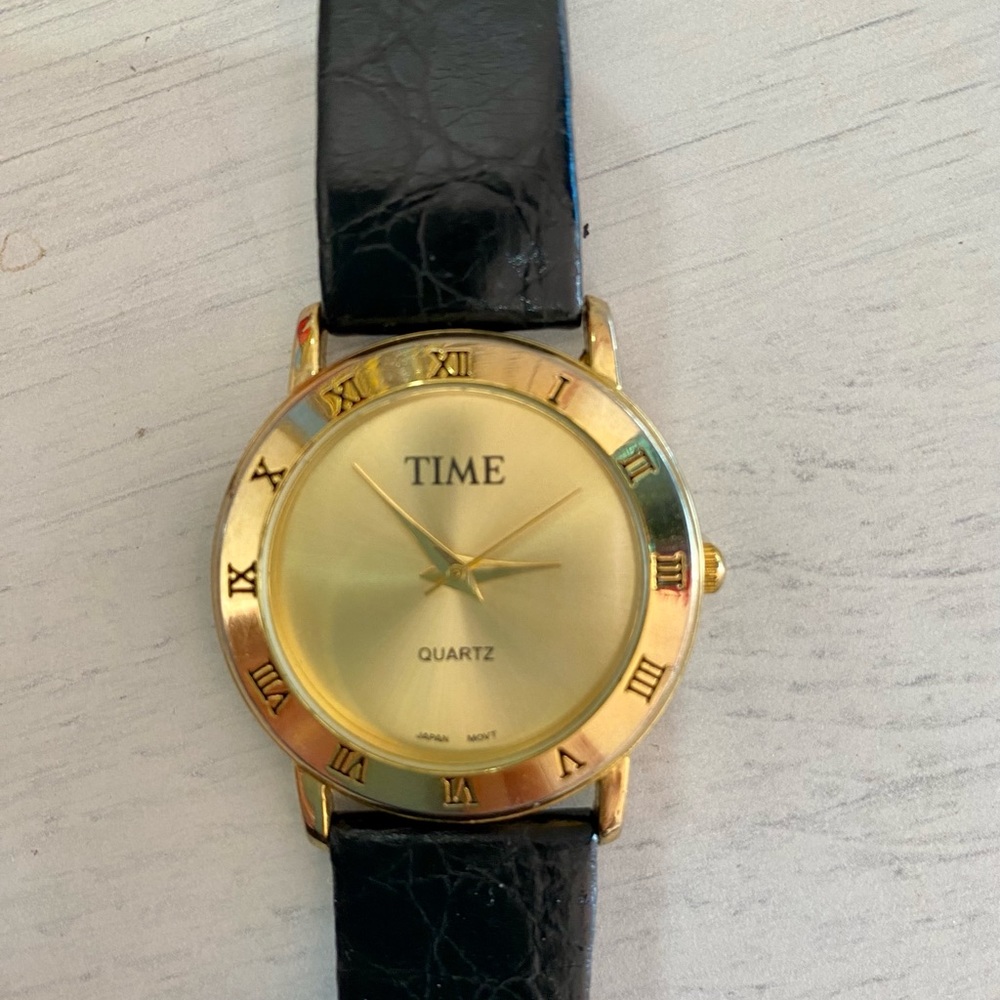 Women’s Classic Wacth TIME Gold  and Black Leather band. Tone Quartz Analog 8 “